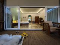 a room with a bath tub and a bedroom at Agonda Villas in Agonda