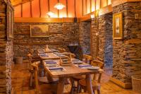 En restaurant eller et andet spisested på The Manor Sports and Wellness Hotel