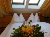 Postel nebo postele na pokoji v ubytování Hotel Fischachstubn
