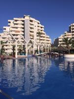 Bazén v ubytovaní Benal Beach Apartments alebo v jeho blízkosti