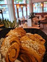 a basket of bread and onion rings on a table at Hotelli Savonlinna in Savonlinna