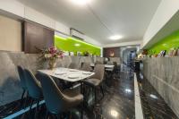 Khu vực ghế ngồi tại Eclipse Legend Hotel