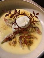 een wit bord met een dessert met slagroom erop bij La Noccemada, maison d'hôtes in Saint-Julien