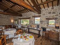 Jídlo v hotelu nebo okolí