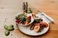 Jídlo v aparthotelu nebo okolí