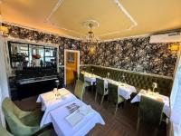 Posezení v ubytování Retreat Cameroon BASTOS