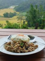 Φαγητό σε αυτό το δωμάτιο σε οικογενειακή κατοικία ή κάπου εκεί κοντά