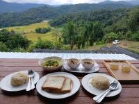 Φαγητό σε αυτό το δωμάτιο σε οικογενειακή κατοικία ή κάπου εκεί κοντά