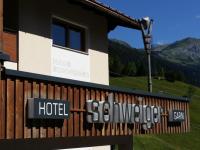 Nespecifikovaný výhled na hory nebo výhled na hory při pohledu z hotelu