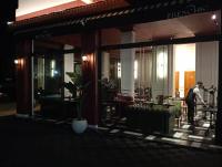 Un restaurant u otro lugar para comer en Aerostay Jamal