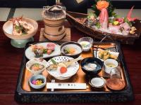 旅館の敷地内または近くでの食事または食べ物