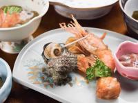 旅館の敷地内または近くでの食事または食べ物