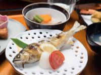 旅館の敷地内または近くでの食事または食べ物