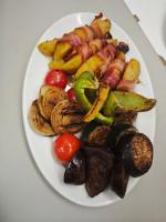 een bord met verschillende soorten groenten bij Carlsbad Wellness & Camping Resort in Pirkenhammer