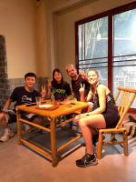 Επισκέπτες που μένουν στο Moonlit Cloud Inn Yangshuo Yulong River