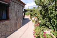 A garden outside Casas Rurales Carrizosa