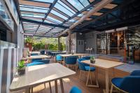 een restaurant met houten tafels en blauwe stoelen bij Pool View Wyndham Condo 1310 in Nai Thon Beach