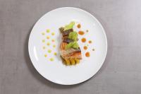 伊瓦拉Hosteria Totoral的上面有一块食物的白板