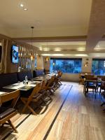 TV/trung tâm giải trí tại Ceylon Bake House Woodland Junction Ernakulam