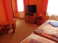 Postel nebo postele na pokoji v ubytování Hotel Zlatý Kříž