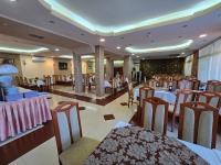 Restaurace v ubytování Hotel Holiday-M