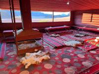 En eller flere senge i et værelse på Desert Key Camp