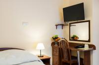 Televízia a/alebo spoločenská miestnosť v ubytovaní Hotel Victoria