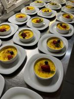 un gruppo di piatti bianchi su un tavolo di Gulevi Safranbolu Heritage Hotel a Safranbolu