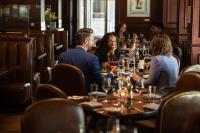 Khách lưu trú tại The Pfister Hotel