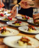 Jídlo v hotelu nebo okolí