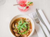 Jídlo v hotelu nebo okolí