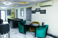 Χώρος καθιστικού στο House 32 Hotels and Suites