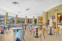 Un restaurante u otro lugar para comer en Hotel Capannelle Roma