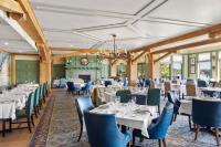 En restaurant eller et andet spisested på The Lake Estate on Winnisquam