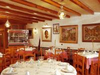 Reštaurácia alebo iné gastronomické zariadenie v ubytovaní Hotel La Duquesa