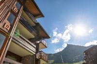 a building with a view of a mountain at Résidence Pierre &amp; Vacances Emeraude in Belle Plagne