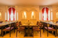 Restaurace v ubytování Howard Plaza The Fern, Agra