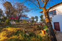 Κήπος έξω από το The Mukteshwar Manor