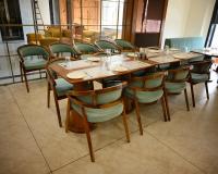 een kamer met een lange tafel en stoelen bij KING'SWAY Hotel & Resort in Dūngarpur