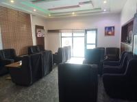 O zonă de relaxare la De Baylux Hotel and Suites, Lekki, Lagos
