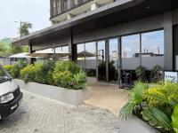 El edificio en el que está el departamento