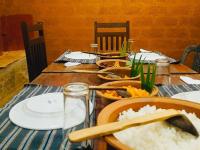 Đồ ăn tại/gần nhà khách