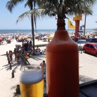 En strand i nærheden af hotellet