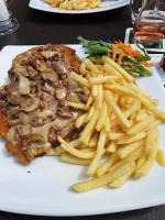 Jídlo v hotelu nebo okolí