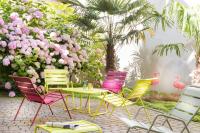 Hotel Acanthe - Boulogne Billancourtにある庭