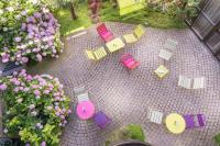 Hotel Acanthe - Boulogne Billancourtにある庭