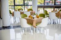 En restaurant eller et andet spisested på Daros International Hotel