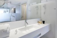 Koupelna v ubytování Sud Ibiza Suites