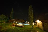 Bazén v ubytovaní Tenuta Angelici Winery Agriturismo Henni with pool sauna and jacuzzi Cortona alebo v jeho blízkosti
