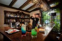 a bar with a woman standing behind a counter at Teclados Hotel in Santiago